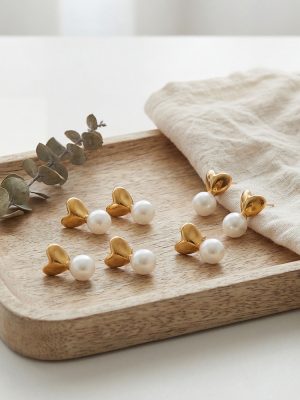 Hepburn Peach Heart Imitation Pearl Small Ear Studs 18K Gold Plated Refined Grace Simple Heart-Shaped Earrings