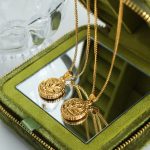 New Premium Retro Personalized round Floral Stainless Steel Pendant Necklace All-Match Clavicle Chain Ornament