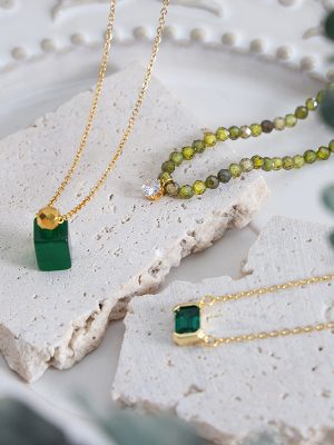 Simple Commute Personality Elegant Inlaid Design Green Ornament Minimalist Stainless Steel Gold-Plated Necklace Female