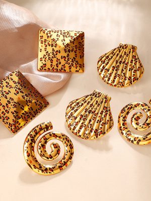 Retro Affordable Luxury Leopard Print Square Shell Spiral Earrings 18K Gold Plating Advanced Eye-Catching Modelling Earrings