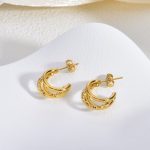 Golden stainless steal earrings, light luxury, high-end, retro geometric design for commuting, women's exaggerated earrings.