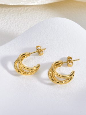 Golden stainless steal earrings, light luxury, high-end, retro geometric design for commuting, women's exaggerated earrings.