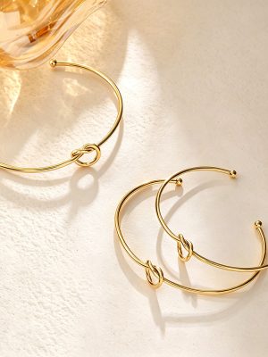 High-Grade Minimalist Peach Heart Knotted C- Shaped Bracelet Stainless Steel 18K Gold Plating Gold and Silver Two-Tone Open-End Bracelet
