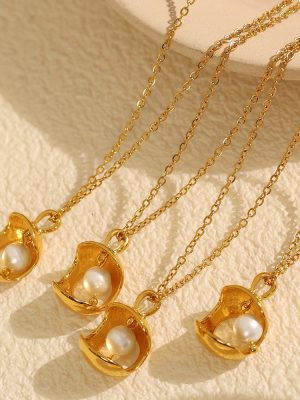 New Stainless Steel Pendant Necklace Female Advanced Design Light Luxury Collarbone with Female