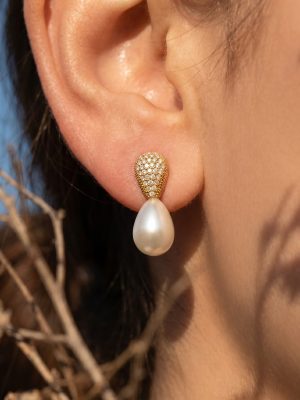 Light Luxury Water Drop Shell Pearls Diamond Stud Earrings Female Stainless Steel Gold Plated Advanced Faux Pearl Jewelry