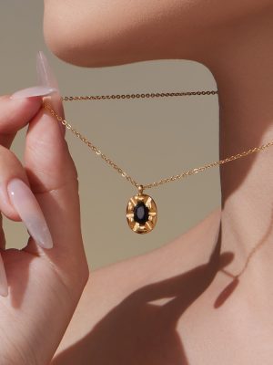 Light Luxury Extremely Fine Geometric Ellipse Black Zircon Pendant Clavicle Chain Exquisite Stainless Steel Jewelry
