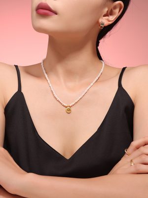 Palace Vintage Geometric Pendant Freshwater Pearl Necklace Temperament Wild Princess Clavicle Chain Necklace