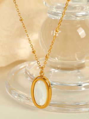 New round White Shell Oval Pendant Necklace Simple Design Commuter Girl