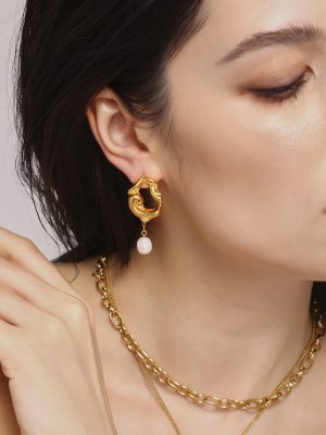 French Entry Lux 18K Gold Plating Hollow Lava Irregular Earrings Female Freshwater Pearl Eardrops Earrings