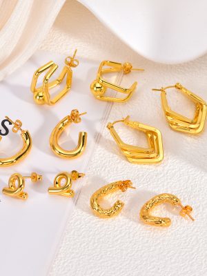 Golden stainless steal earrings, light luxury, high-end, autumn/winter exaggerated earrings, suitable for square and round faces, versatile female stud earrings.