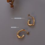 French Ornament C- Type Slimming round Face Earrings Stud Earrings Stainless Steel Material 18K Gold Plating Simple Earrings