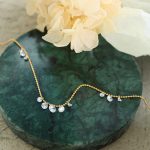 Normcore and Retro Elegant Bright Zircon Pendant Necklace for Women Personalized Clavicle Chain Ornament