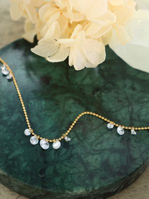 Normcore and Retro Elegant Bright Zircon Pendant Necklace for Women Personalized Clavicle Chain Ornament