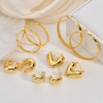 Light luxury copper ear ring, high-end exaggerated earrings for women, golden retro heart-shaped ear clip.
