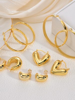 Light luxury copper ear ring, high-end exaggerated earrings for women, golden retro heart-shaped ear clip.