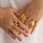 Retro Gold Open Mouth Stainless Steel Flower Ring Women's Simple 18K Design Hydraulic Heart