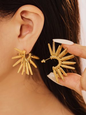 Elegance Retro C- Shaped SUNFLOWER Earrings Women's Stainless Steel 18K Gold Plating Punk Exaggerated Design Ear Studs
