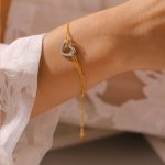 Marka French Hollow Heart Bracelet Stainless Steel Plated 18K Real Gold Simple Temperament Hand Jewelry