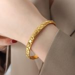 color: Z011-Gold Bangle