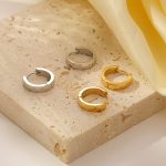 Design Retro Affordable Luxury Premium Earrings for Women Simple Bracelet Earrings