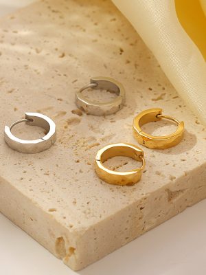Design Retro Affordable Luxury Premium Earrings for Women Simple Bracelet Earrings