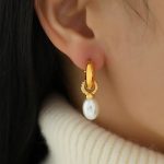French Style Classic Style Gentle Elegance Retro C- Shaped Geometric Small and Simple Earrings Stainless Steel Earrings Female Plastic Beads