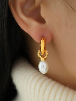 French Style Classic Style Gentle Elegance Retro C- Shaped Geometric Small and Simple Earrings Stainless Steel Earrings Female Plastic Beads