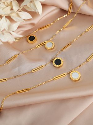 New High-Grade Light Luxury Design Personality Simple Stainless Steel Gold-Plated Black and White Mother Shell Necklace Ornament Women