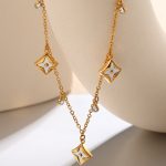 Light Luxury Geometric Flower Zircon Pendant Necklace Design Necklace Temperament Clavicle Chain Necklace