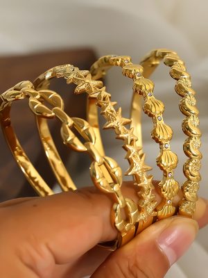 Women’s High-End Stainless Steel Gold-Plated Starfish and Conch Bracelet, Light Luxury Snap-Clasp Bangle