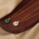 New Court Retro Personalized Stainless Steel Gold-Plated Glaze White Shell Malachite Pendant Necklace Ornament Women