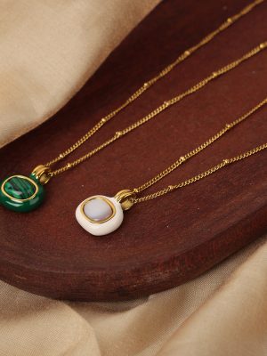 New Court Retro Personalized Stainless Steel Gold-Plated Glaze White Shell Malachite Pendant Necklace Ornament Women