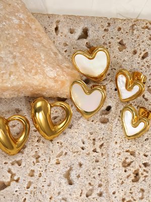 Stainless steel 18K gold-plated heart-shaped shell-inlaid stud earrings, women’s high-end, light-luxury ear jewelry.