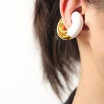color: F221-White Colored Glaze Gold Ear Clip