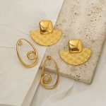Stainless Steel Plated 18K Gold Curve Carved Fan Shaped Stud Earrings Personality High-Grade Earrings