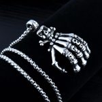 color: Skull Claw + Stainless Steel Chain