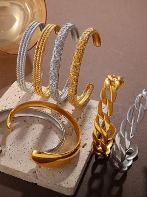 New Light Luxury Diamond Bracelet Stainless Steel 18K Gold Plating Advanced Ornament Women