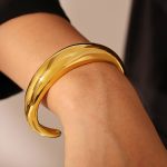 Crescent-Shaped C- Shaped Open Casting Glossy Bracelet Stainless Steel 18K Gold Plating Simple Bracelet for Women