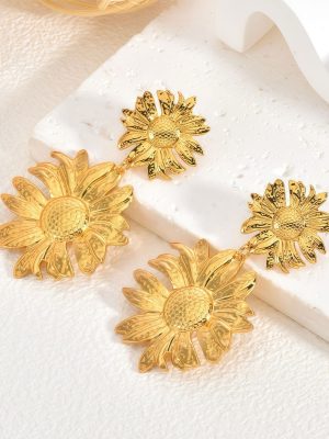 Gold vintage sunflower flower stainless steel earrings, light luxury, high-end, exaggerated earrings design.