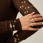 Light Luxury Stainless Steel Rhinestone Open-Ended Bracelet 18K Gold Plated Single Flower Bracelet Design Commuter Bracelet