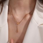 New Advanced Design Women's Necklace Light Luxury Stainless Steel 18K Gold Pendant Clavicle Chain