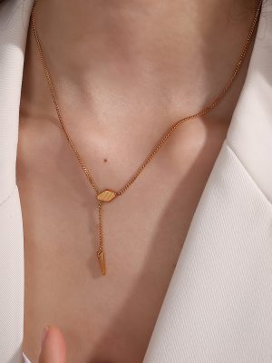 New Advanced Design Women's Necklace Light Luxury Stainless Steel 18K Gold Pendant Clavicle Chain