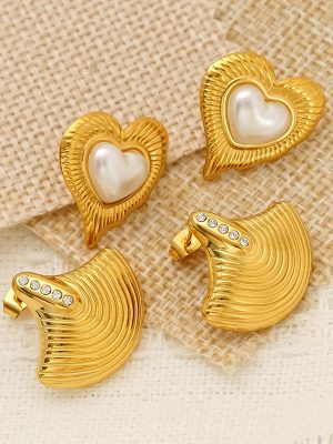 INS Love Personality Stainless Steel Studs Female Advanced All-Match Heart-Shaped Earrings Female