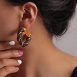 British Retro Geometric Personalized Ornament Leather Surround Twist Design Copper Material C- Shaped Earrings