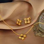 Refined Grace Personalized Necklace Minimalist Rotating Flower Stainless Steel Studs Suit Female Light Luxury
