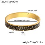 color: Z528-Black Enamel Bangle