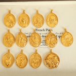 Retro Three-Dimensional Relief Figure round Plate Pendant Stainless Steel Plated 18K Gold DIY Ornament Accessories