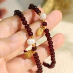 Vintage Natural Burgundy Garnet Bracelet for Women Metal Wafer Pendant Design Couples Bracelet Simple Gift
