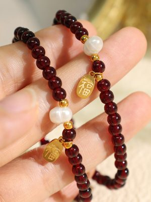 Vintage Natural Burgundy Garnet Bracelet for Women Metal Wafer Pendant Design Couples Bracelet Simple Gift