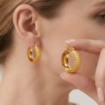 Retro vertical-striped stainless steel earrings, exaggerated high-end gold hemp flowers chain ear ornaments, light luxury geometric line ear clips.